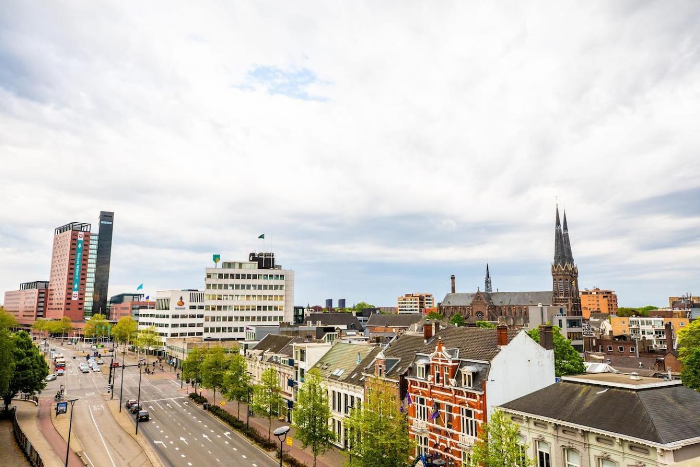 Petite Room With Wifi, Ac, And Shared Kitchen Tilburg Bagian luar foto