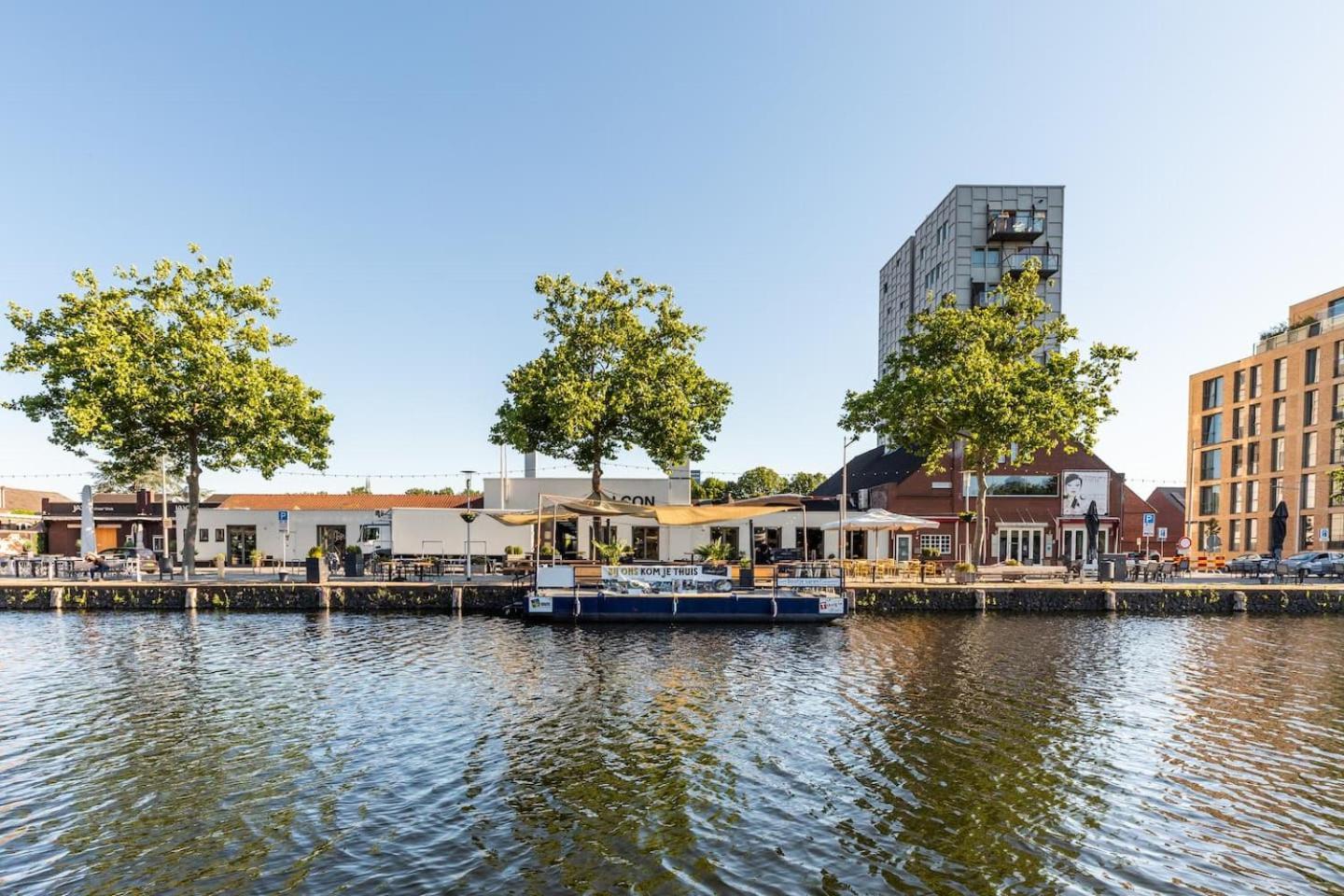 Petite Room With Wifi, Ac, And Shared Kitchen Tilburg Bagian luar foto