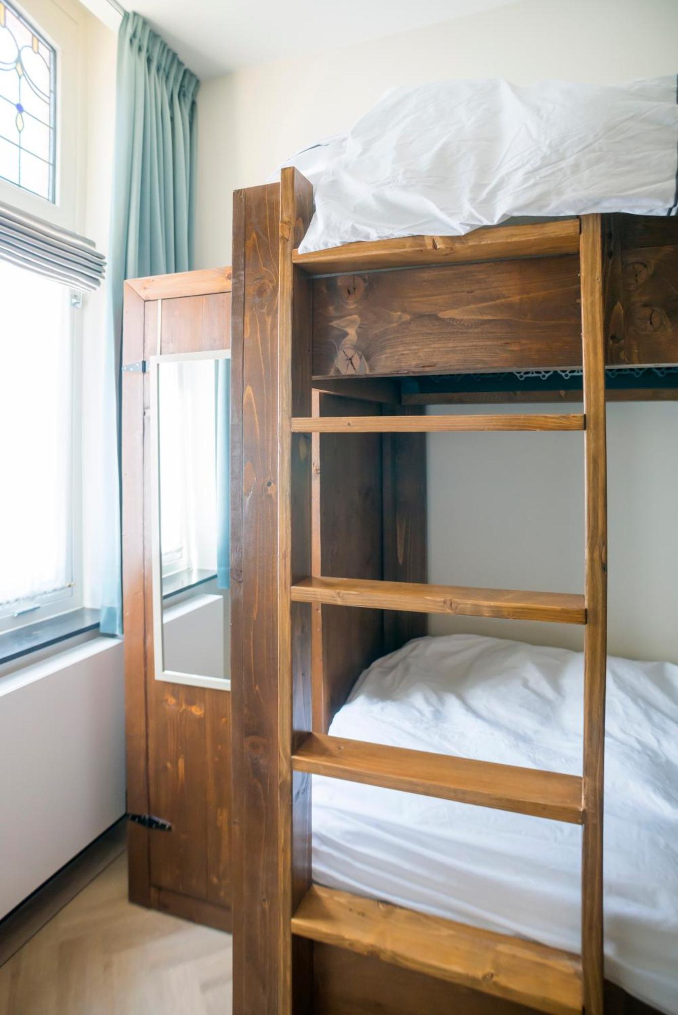 Petite Room With Wifi, Ac, And Shared Kitchen Tilburg Bagian luar foto