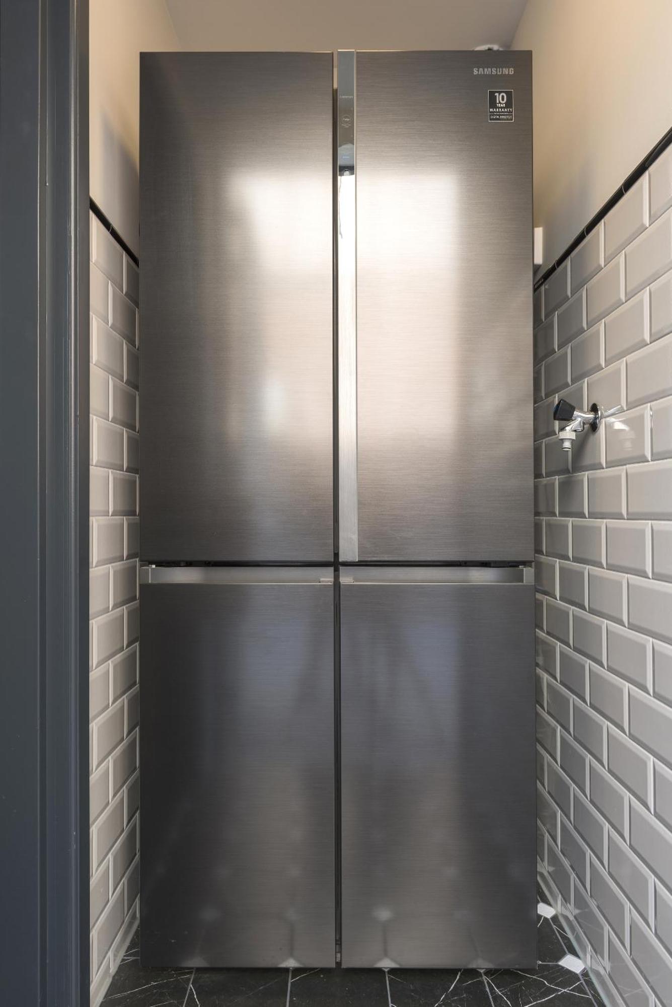 Petite Room With Wifi, Ac, And Shared Kitchen Tilburg Bagian luar foto