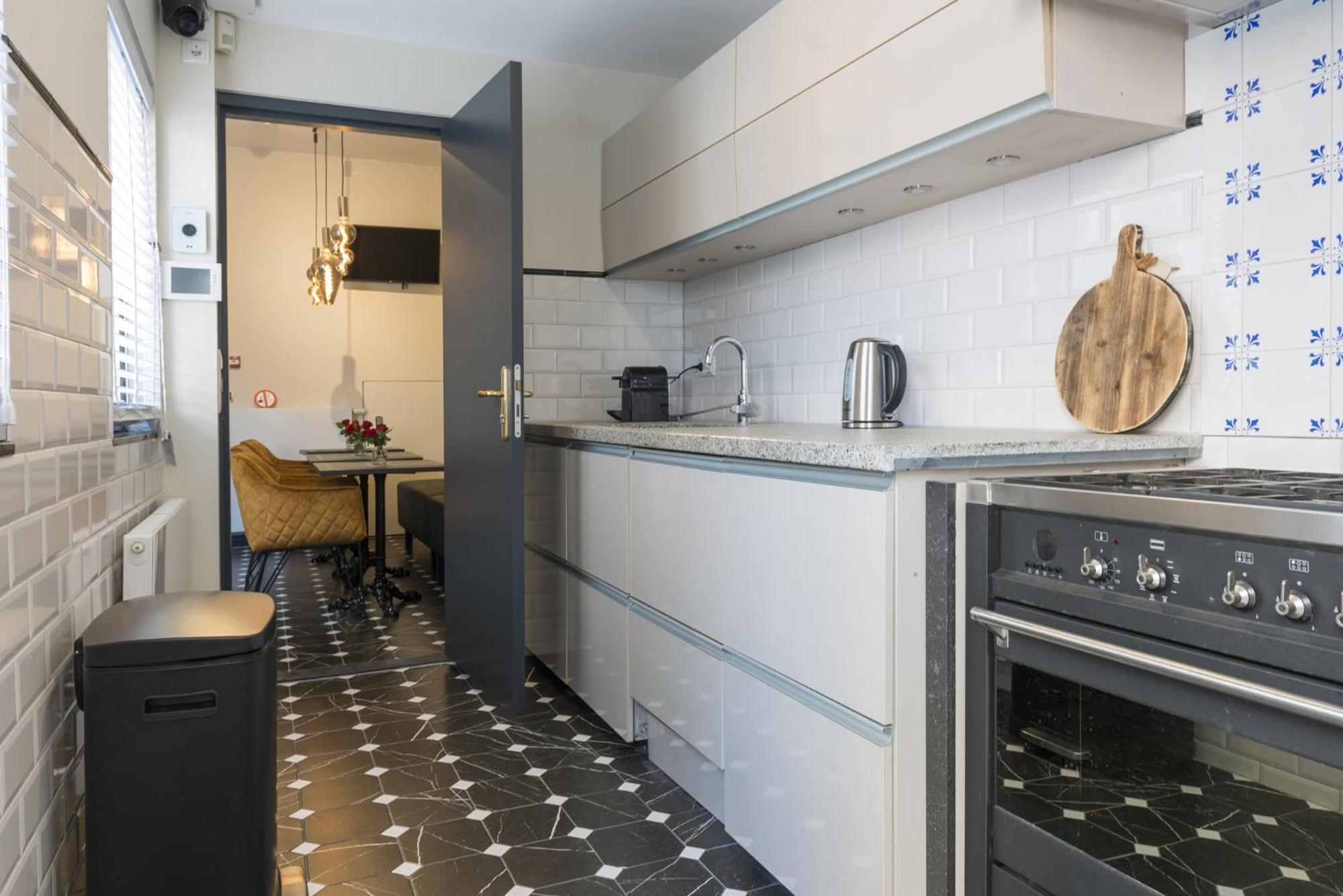 Petite Room With Wifi, Ac, And Shared Kitchen Tilburg Bagian luar foto