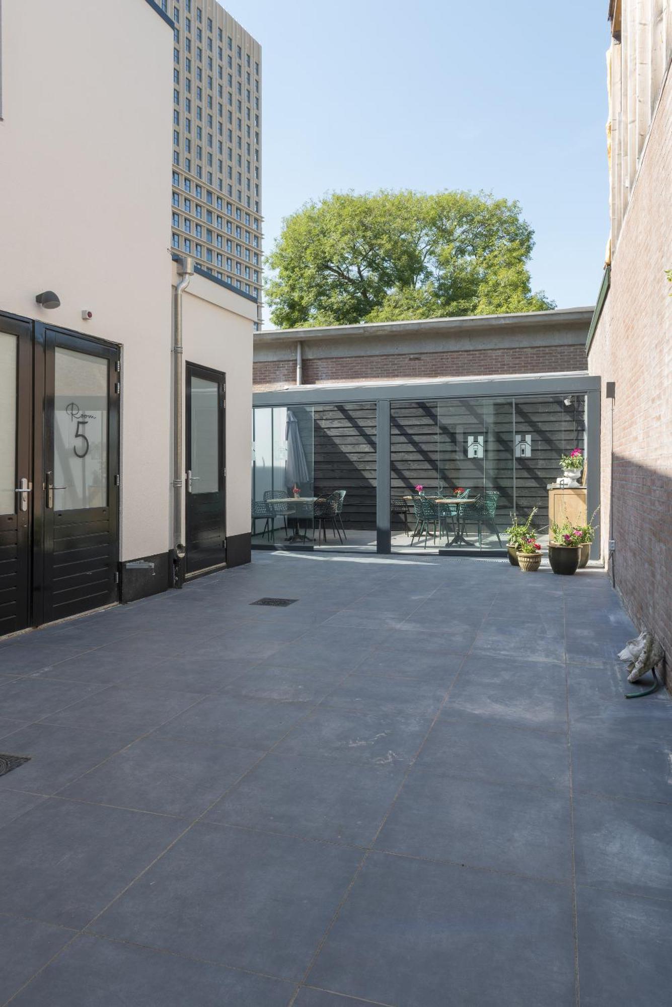 Petite Room With Wifi, Ac, And Shared Kitchen Tilburg Bagian luar foto